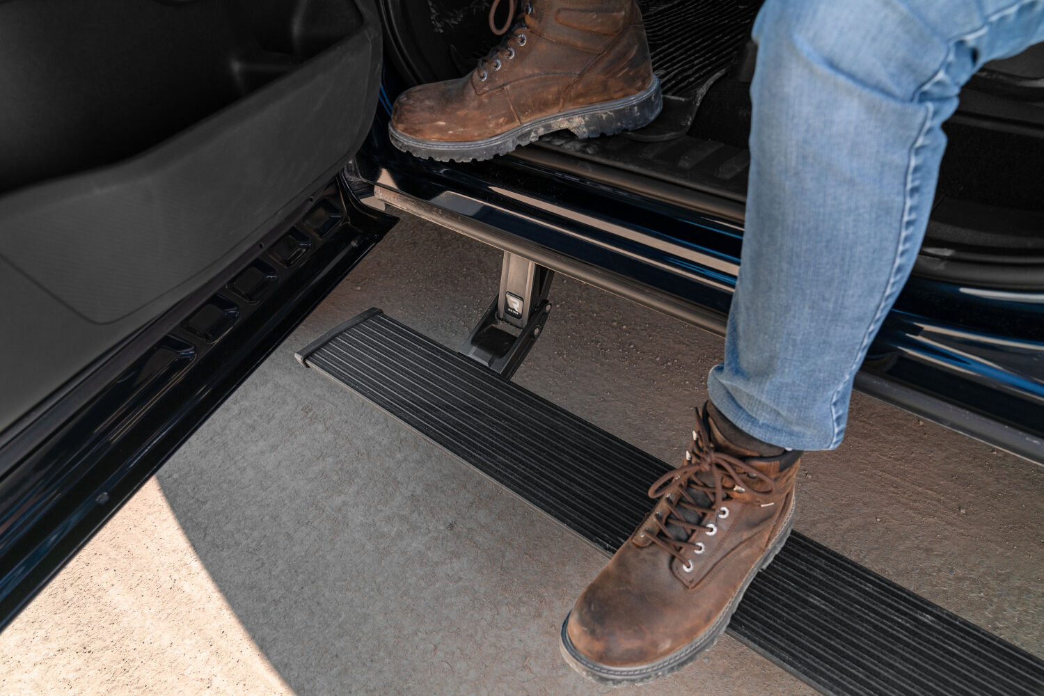 AMP Research 76234-01A PowerStep Electric Running Boards Plug N Play System for 2008-2016 Ford F-250/F-350/F-450, All Cabs 2008-2016 Ford F-250 Super Duty; 2008-2016 Ford F-350 Super Duty; 2008-2019 Ford F-450 Super Duty